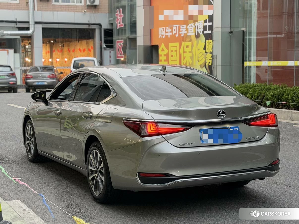 Lexus ES id 4467464 из Китая 12
