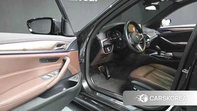 BMW 5 Series (G30) id 3898918 из Кореи 19