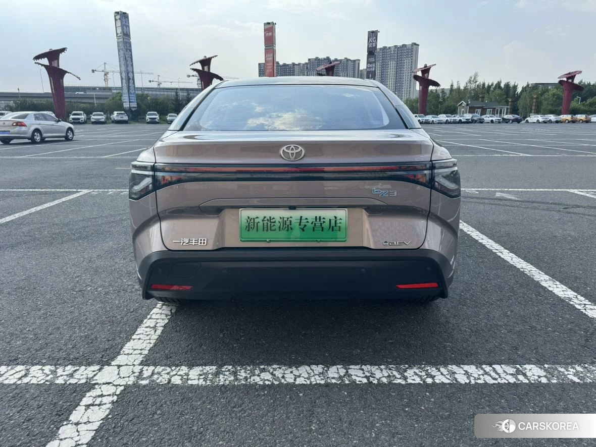 Toyota bZ3 id 4498852 из Китая 9