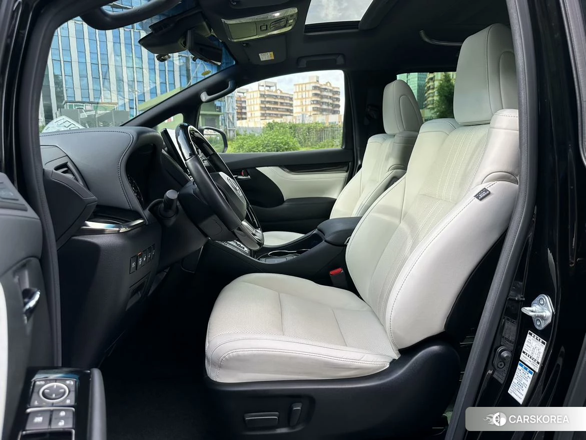 Lexus LM id 4485560 из Китая 21