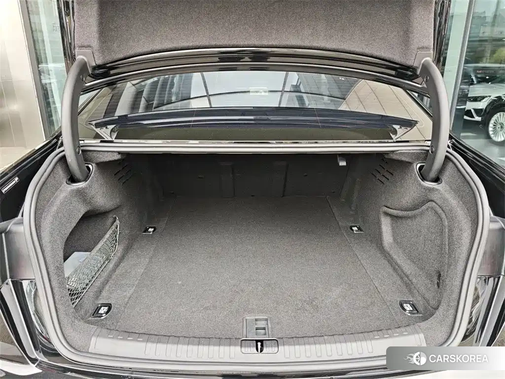 Audi A6L id 4629465 из Китая 17