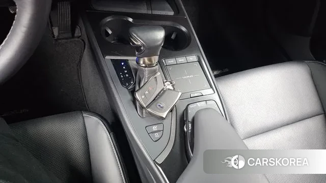 Lexus UX250h id 3029111 из Кореи 19