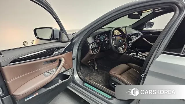 BMW 5 Series (G30) id 3721460 из Кореи 19