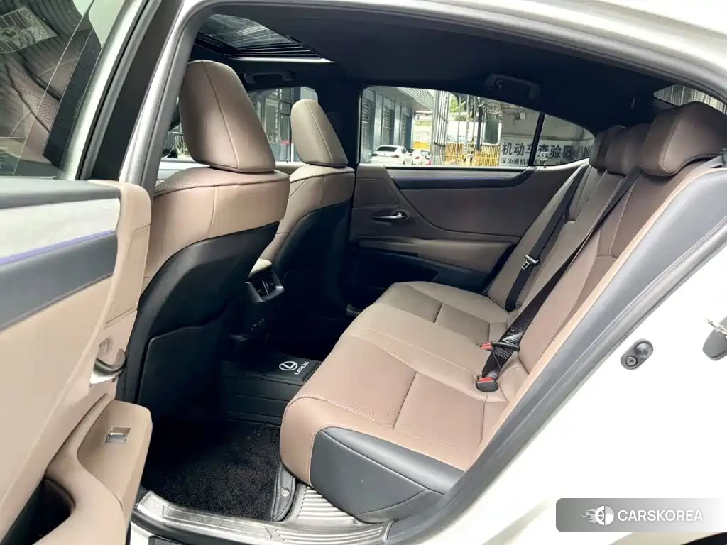 Lexus ES id 4622431 из Китая 10