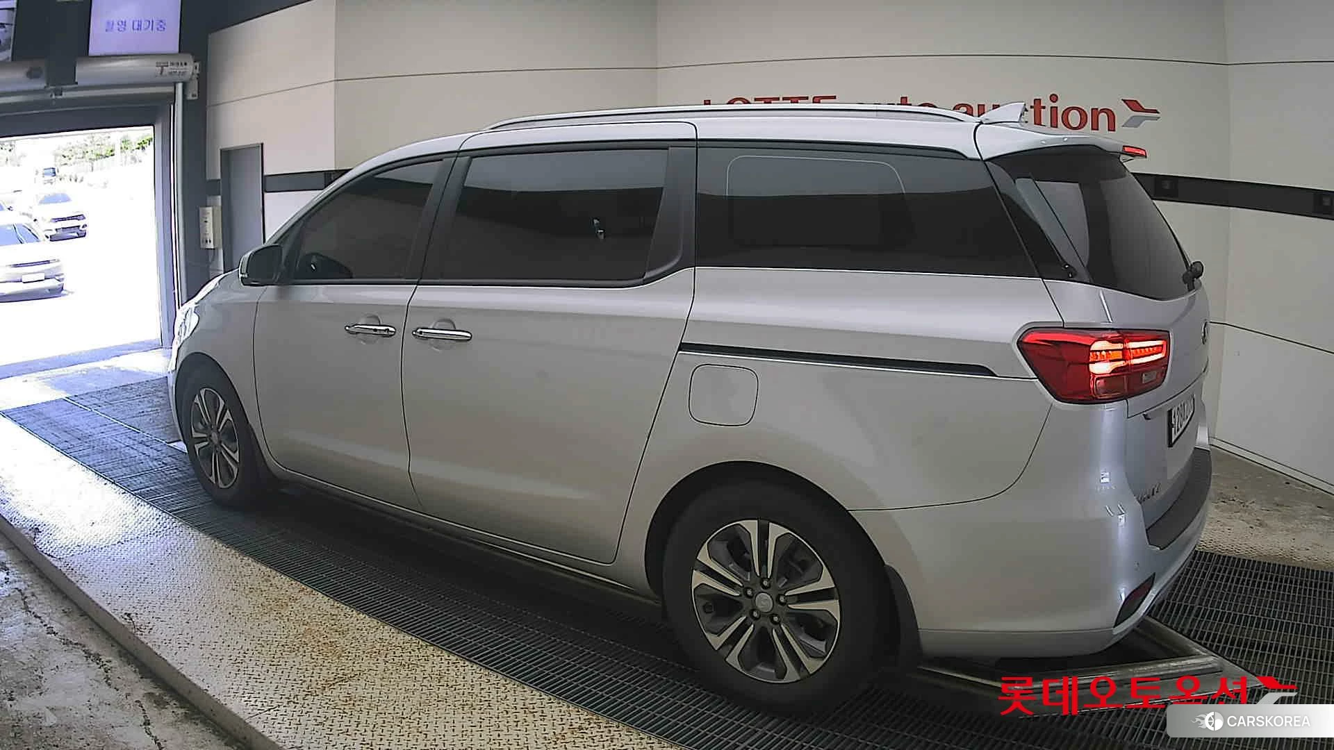 Kia Carnival id 4679381 из Кореи 36