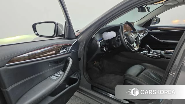 BMW 5 Series (G30) id 4930058 из Кореи 40