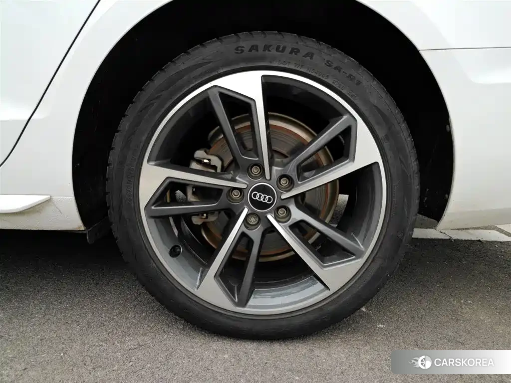 Audi A4L id 4547249 из Китая 21