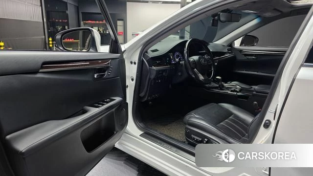 Lexus New ES300h id 3801799 из Кореи 20