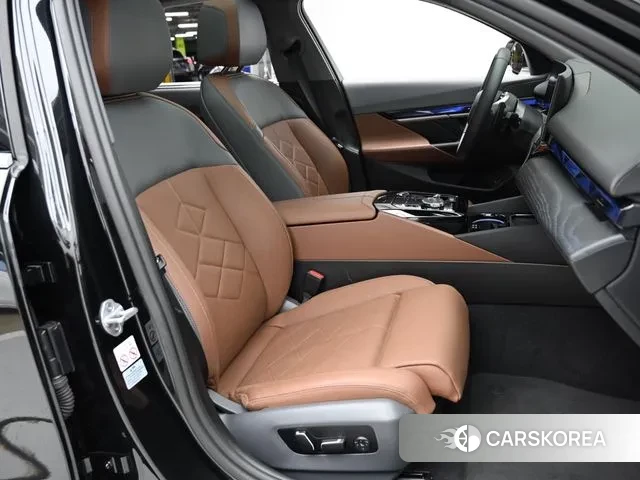 BMW 5 Series (G60) id 3036459 из Кореи 20