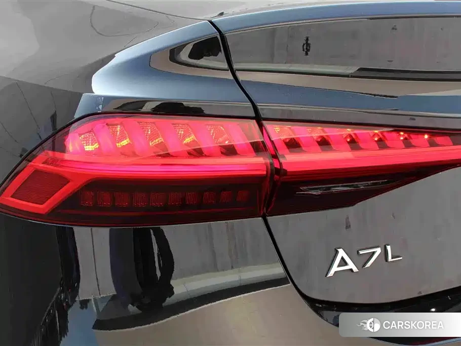 Audi A7L id 4659771 из Китая 18