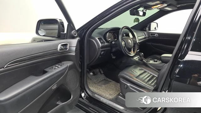 Jeep Grand Cherokee id 4708261 из Кореи 33