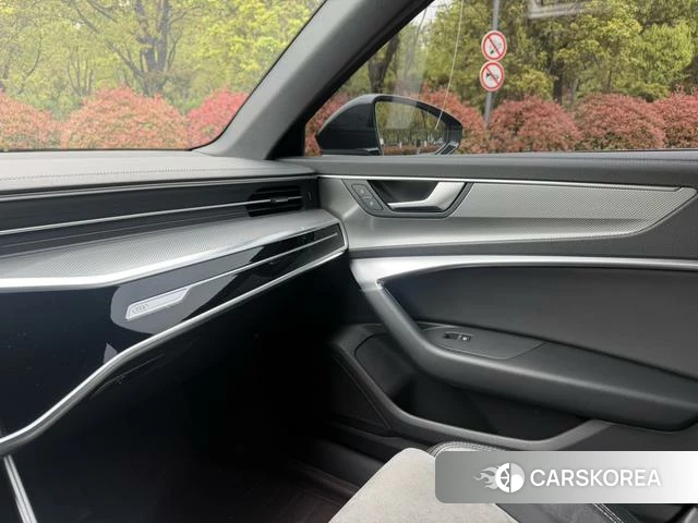 Audi A6L id 4209282 из Китая 18