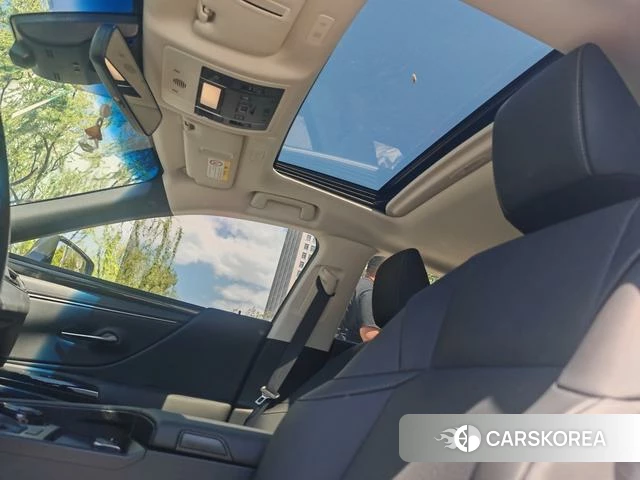 Lexus ES id 4272279 из Китая 24
