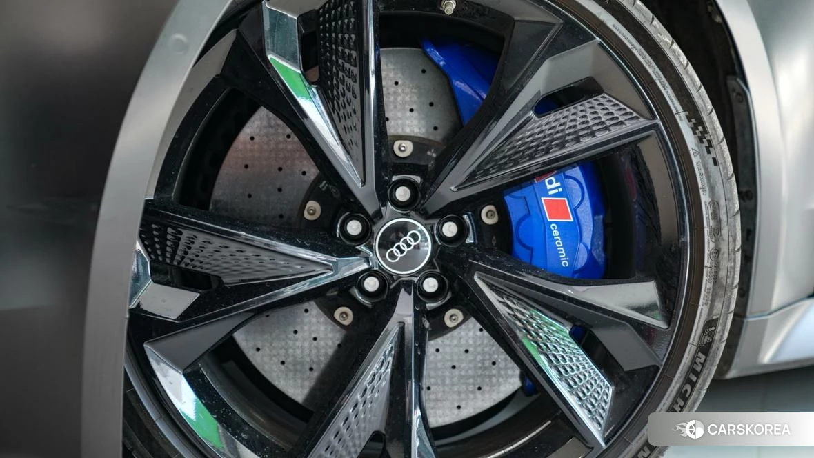Audi RS 7 id 4405843 из Китая 17