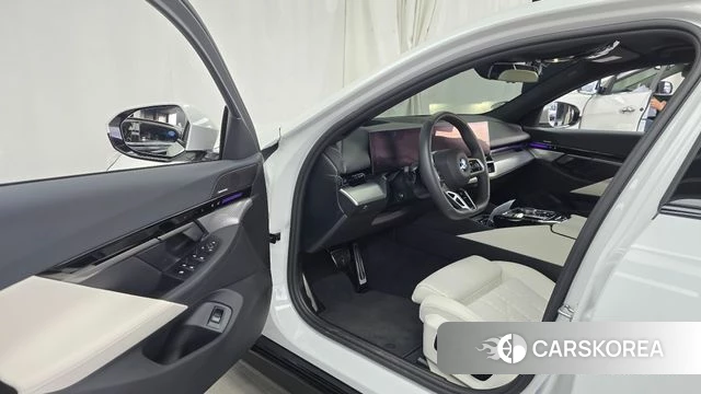 BMW 5 Series (G60) id 4194331 из Кореи 20