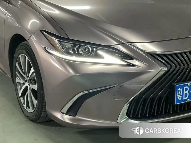 Lexus ES id 4298192 из Китая 26