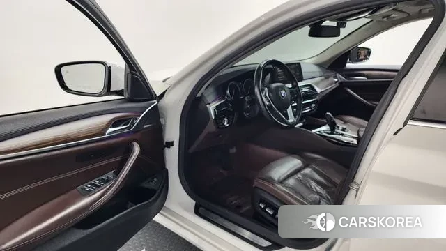 BMW 5 Series (G30) id 3363153 из Кореи 20