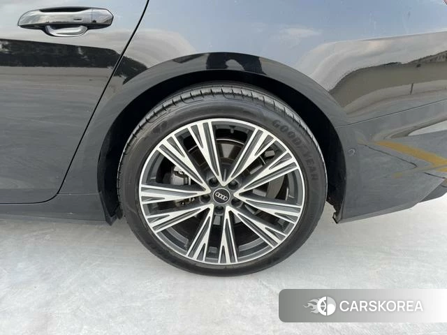 Audi A6L id 4301819 из Китая 14