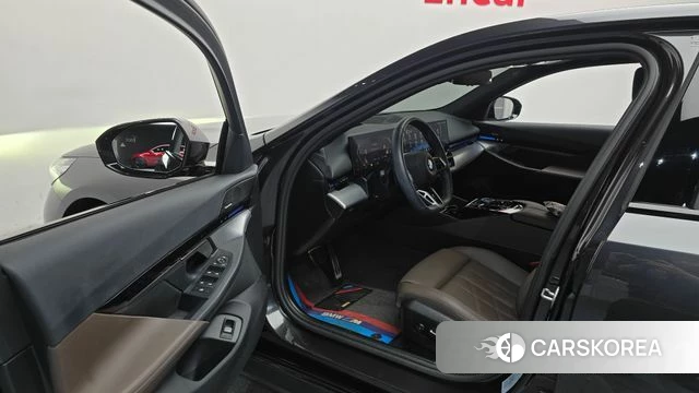 BMW 5 Series (G60) id 4778487 из Кореи 32