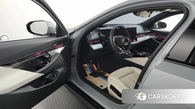 BMW 5 Series (G60) id 3837878 из Кореи 20