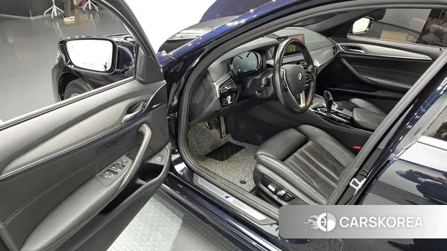 BMW 5 Series (G30) id 3357301 из Кореи 20