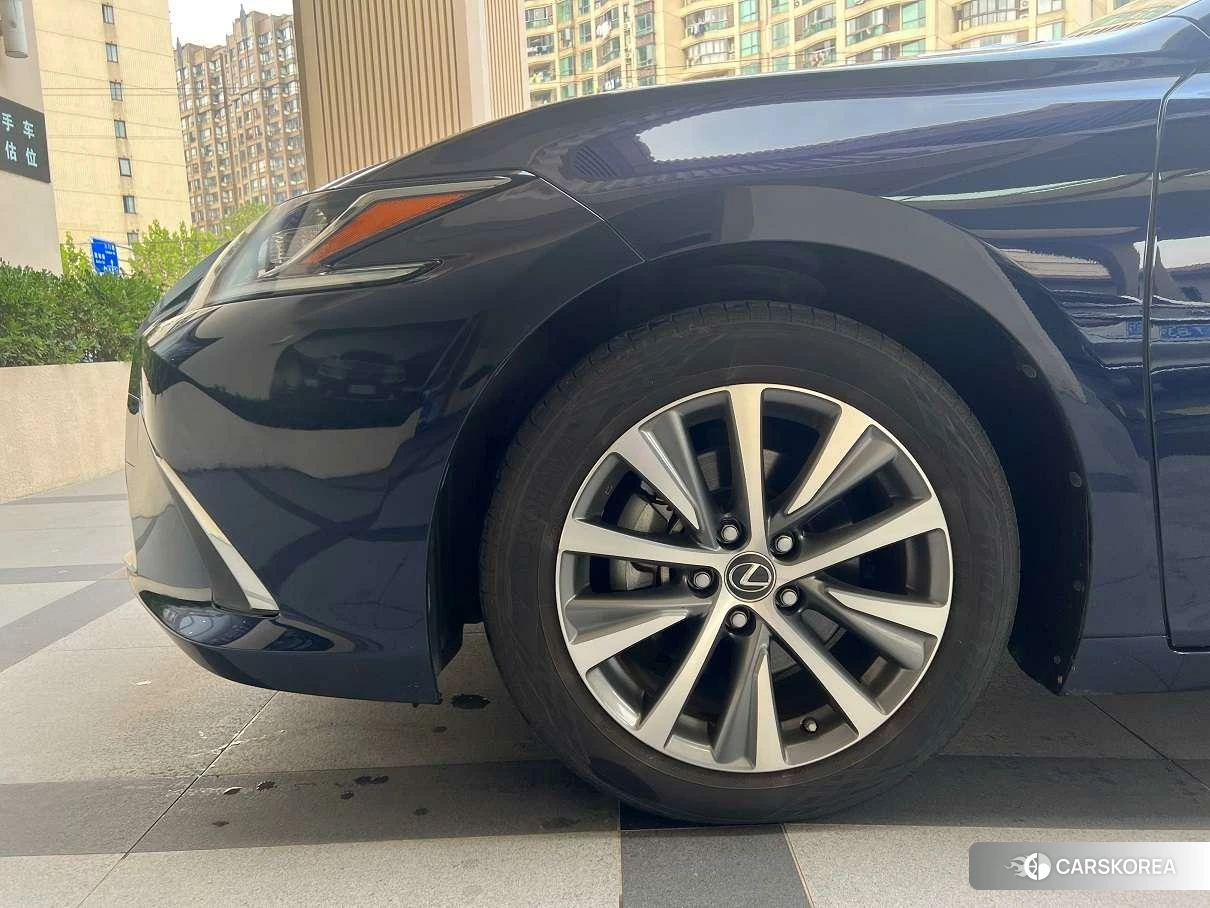 Lexus ES id 4440517 из Китая 15