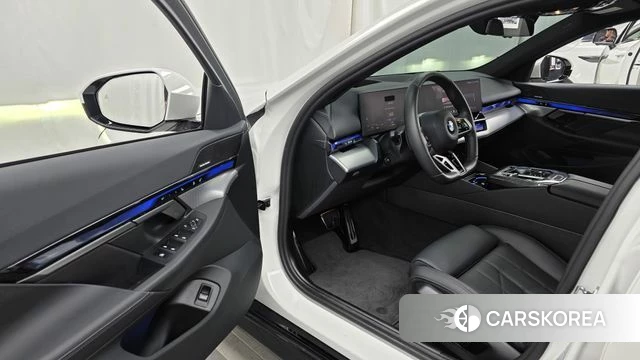 BMW 5 Series (G60) id 4584368 из Кореи 33