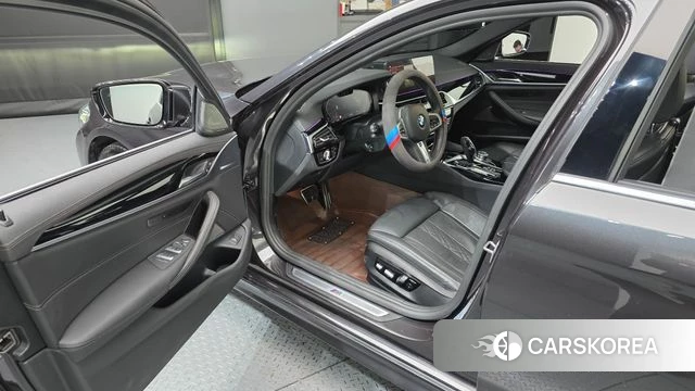BMW 5 Series (G30) id 4395759 из Кореи 30