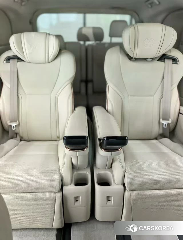 Lexus LM id 4239358 из Китая 12