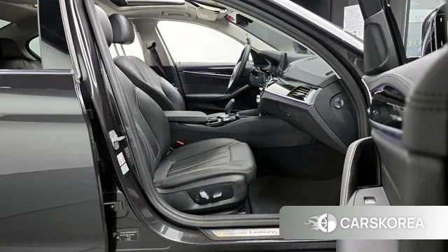 BMW 5 Series (G30) id 3718094 из Кореи 20