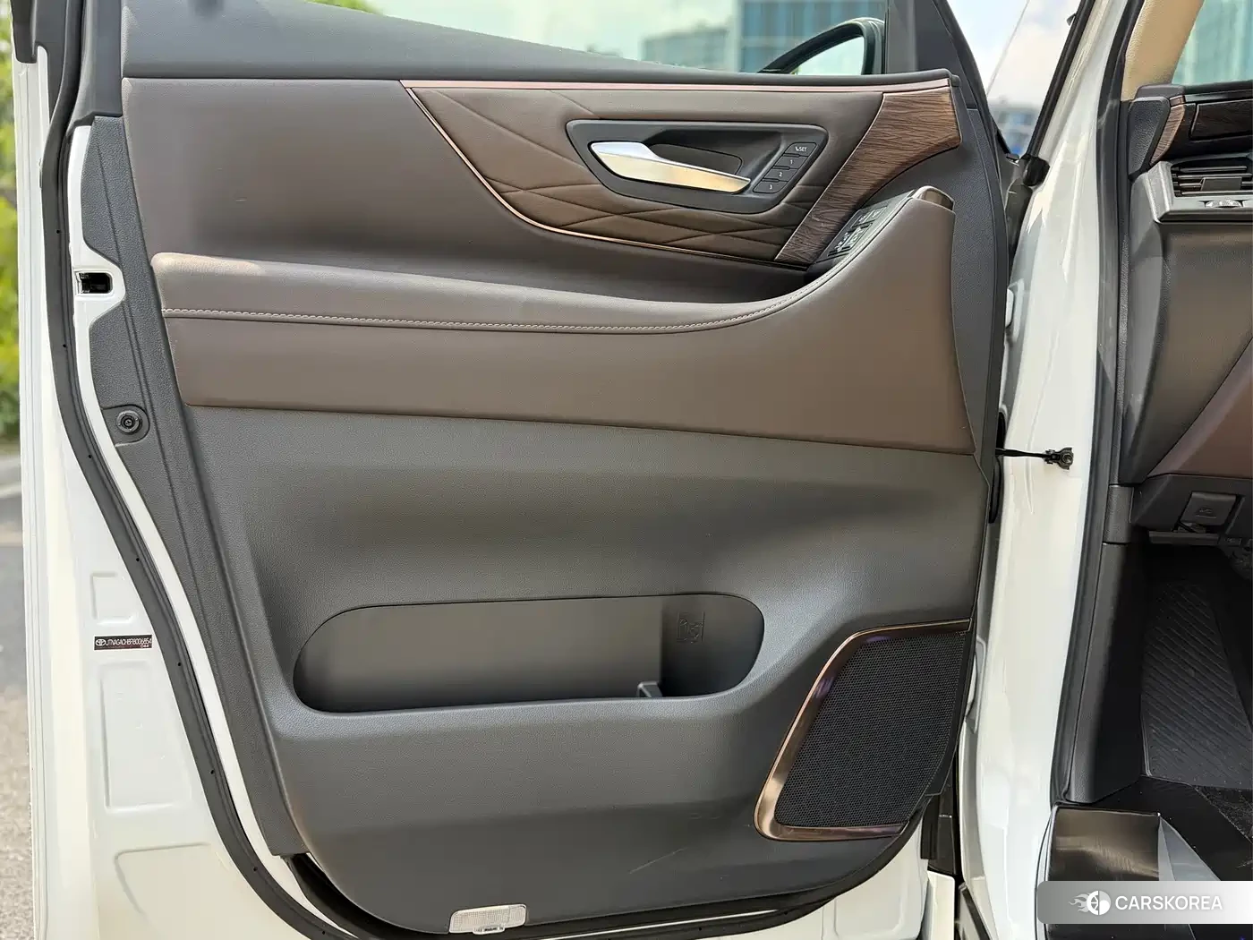 Toyota Elfa id 4685957 из Китая 28