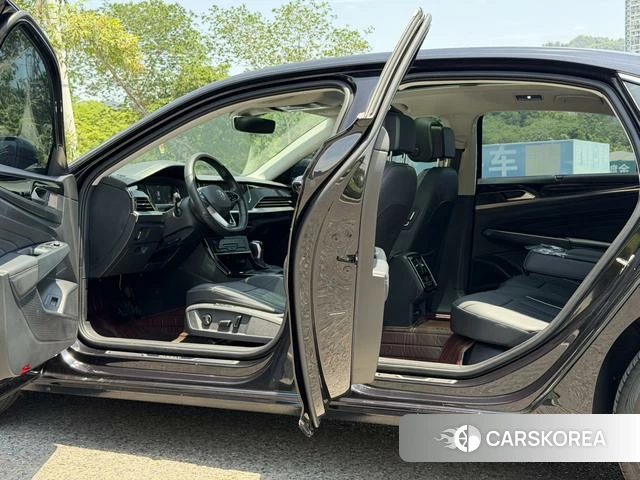 Volkswagen Passat id 4276472 из Китая 27