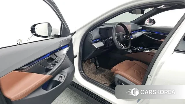 BMW 5 Series (G60) id 3332759 из Кореи 20