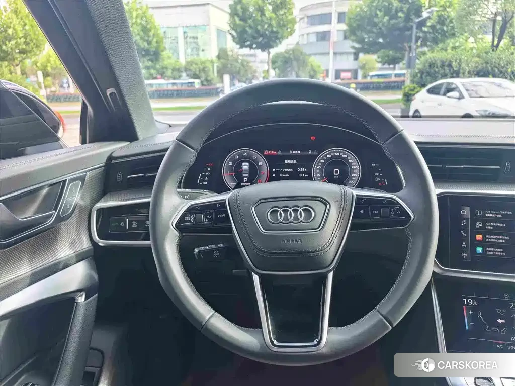 Audi A6L id 4553789 из Китая 15