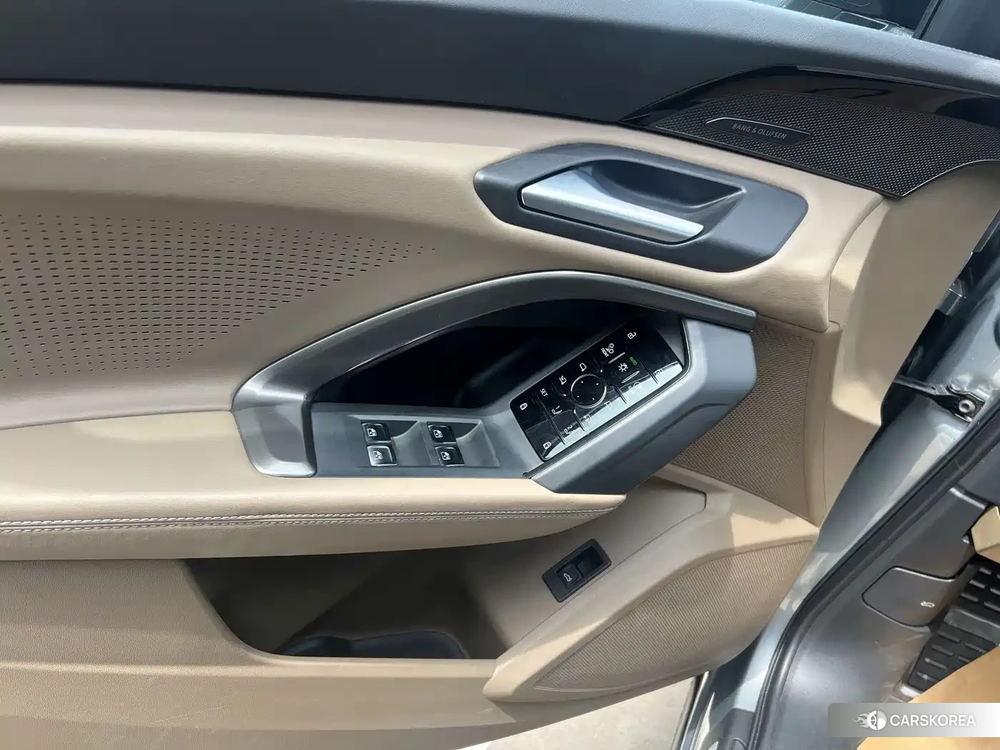 Audi Q5L id 4664628 из Китая 16