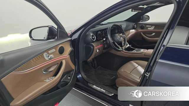 Mercedes-Benz E-Class W213 id 4637182 из Кореи 32