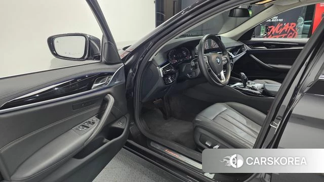 BMW 5 Series (G30) id 4708346 из Кореи 31
