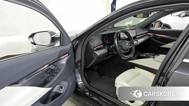 BMW 5 Series (G60) id 3850301 из Кореи 20