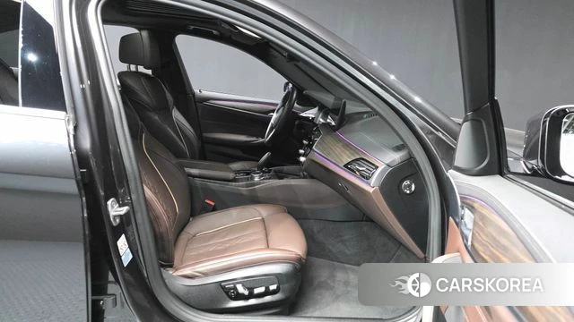 BMW 5 Series (G30) id 3898918 из Кореи 20