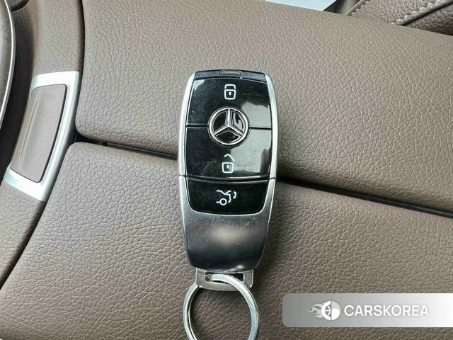Mercedes-Benz E-class id 4265404 из Китая 27
