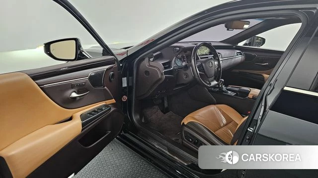 Lexus ES300h 7th generation id 4188423 из Кореи 38