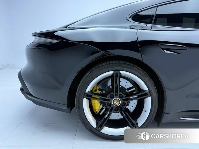 Porsche Taycan id 4282851 из Кореи 20