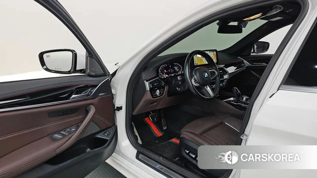 BMW 5 Series (G30) id 3883572 из Кореи 20