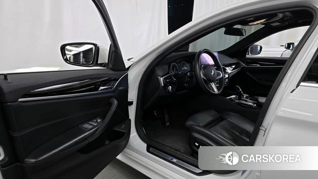 BMW 5 Series (G30) id 4390115 из Кореи 31