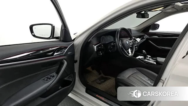 BMW 5 Series (G30) id 3356793 из Кореи 20