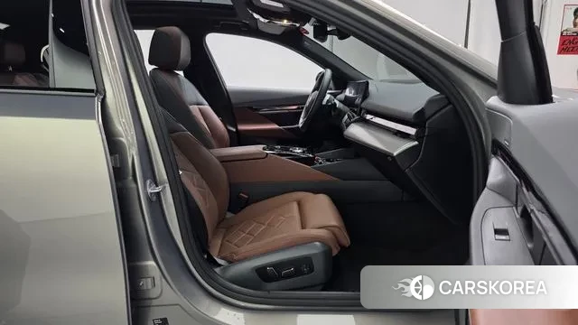 BMW 5 Series (G60) id 3410155 из Кореи 20