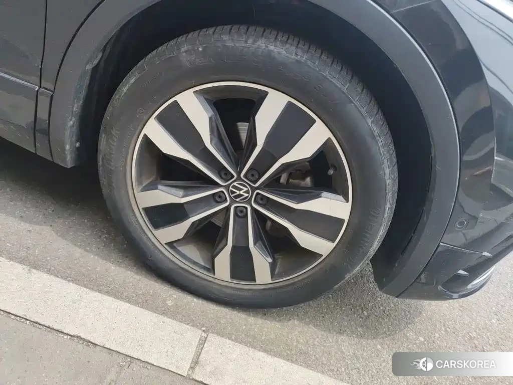 Volkswagen Tiguan L id 4622532 из Китая 21