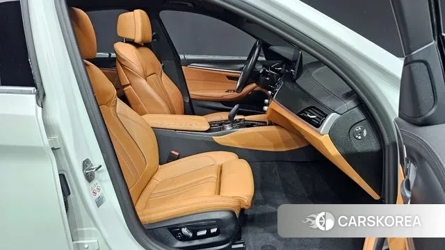 BMW 5 Series (G30) id 3675299 из Кореи 20