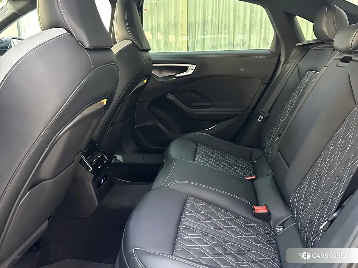 Audi A5L id 4601082 из Китая 14