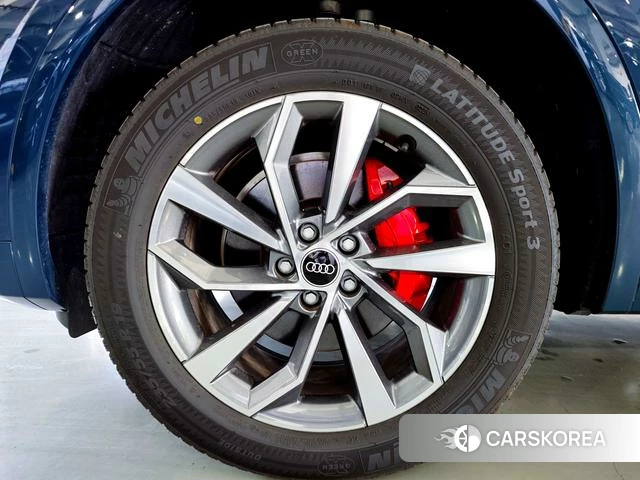 Audi Q5L id 4307687 из Китая 27